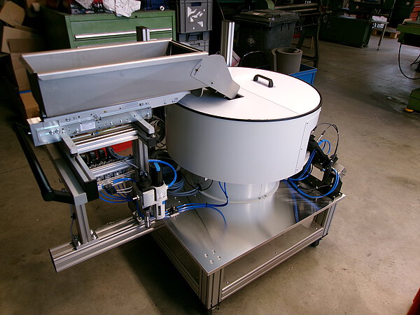 Zuschießgerät für Schrauben und Muttern